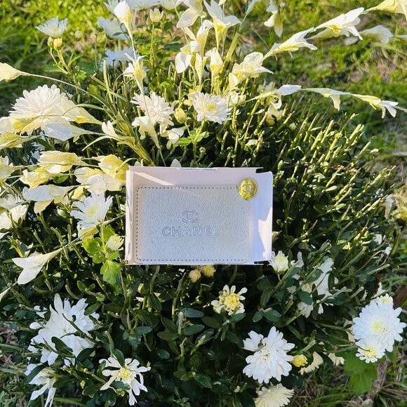 Chanel Beauty Pocket Mirror & Leather Card Holder Silver - Picture 4 of 10